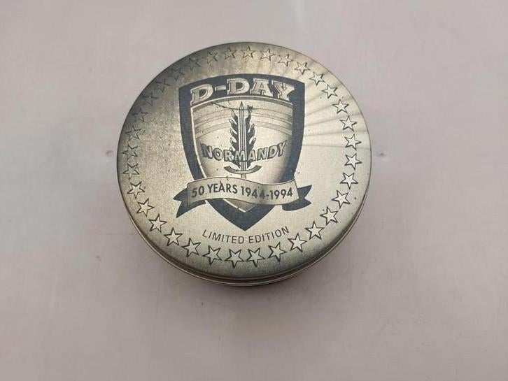 Zippo D Day 50 jaar bevrijding Normandië blikje, Verzamelen, Ophalen of Verzenden, Gebruikt, Aansteker