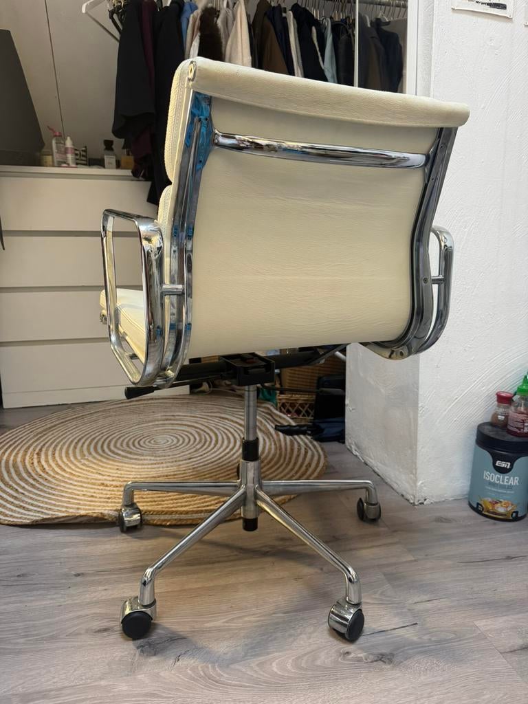 Luxe design bureaustoel Eames EA117 / EA119 stijl, Ophalen, Zo goed als nieuw, Wit, Bureaustoel