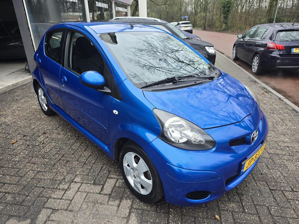 Toyota Aygo 1.0-12V Dynamic Blue | NW KOPPELING | 12MND GARA, Auto's, Toyota, Stof, Gebruikt, 68 pk, Bedrijf