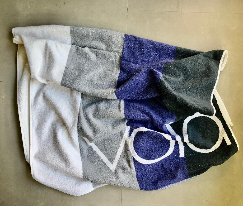 Groot badlaken merk Vola, Ophalen of Verzenden, Nieuw, Overige kleuren, Handdoek