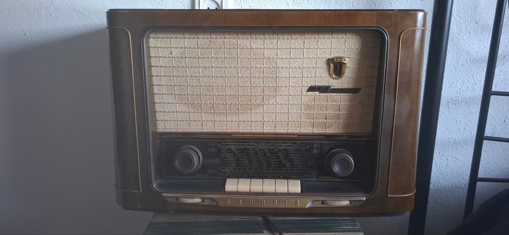 Oude, nog werkende , radio  Merk Grundig, Antiek en Kunst, Antiek | Tv's en Audio, Ophalen