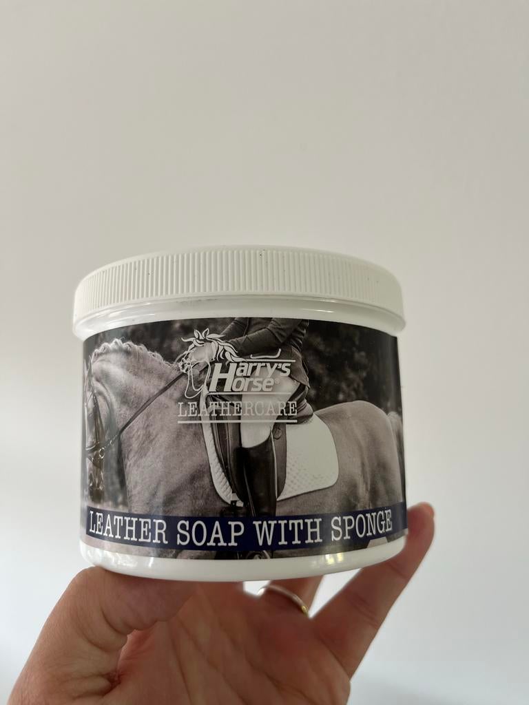 Harrys horse zadelzeep met spons 500 ml, Dieren en Toebehoren, Paarden en Pony's | Verzorgingsproducten, Ophalen of Verzenden