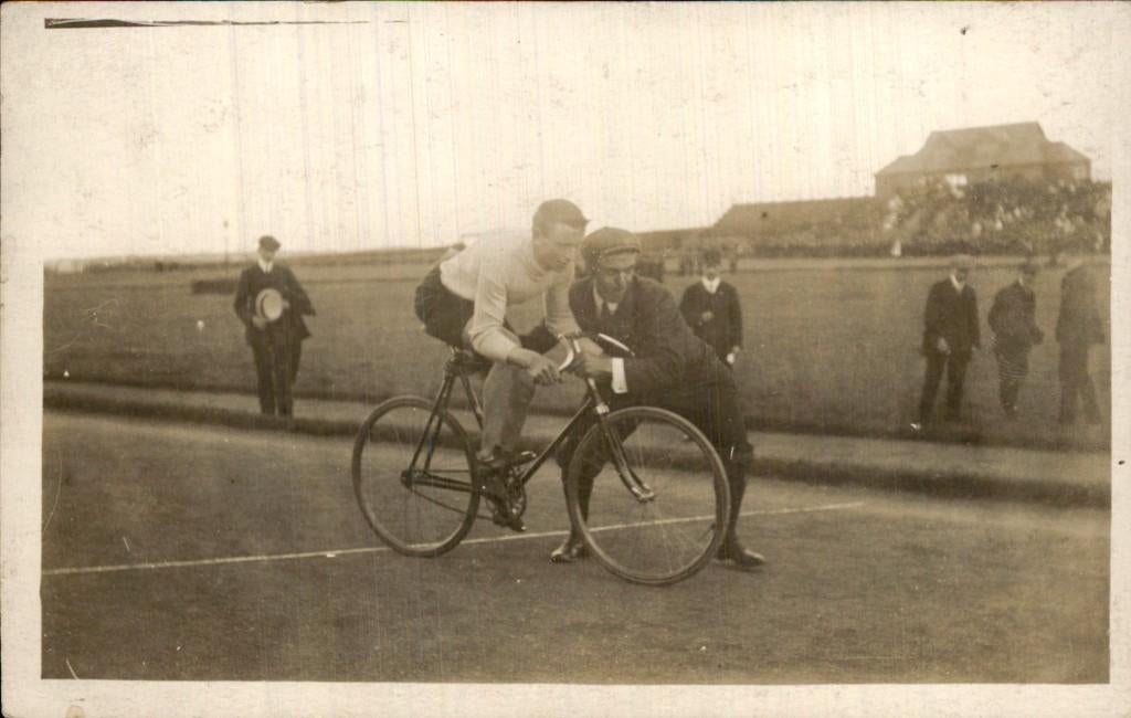 Onbekend - Fotokaart Wielrennen Wielerbaan, Verzamelen, Ophalen of Verzenden, Voor 1920, Ongelopen, Zuid-Holland