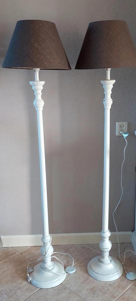 2 Landelijke vloerlampen, Huis en Inrichting, Lampen | Vloerlampen, Gebruikt, 100 tot 150 cm, Stof, Overige materialen, Ophalen