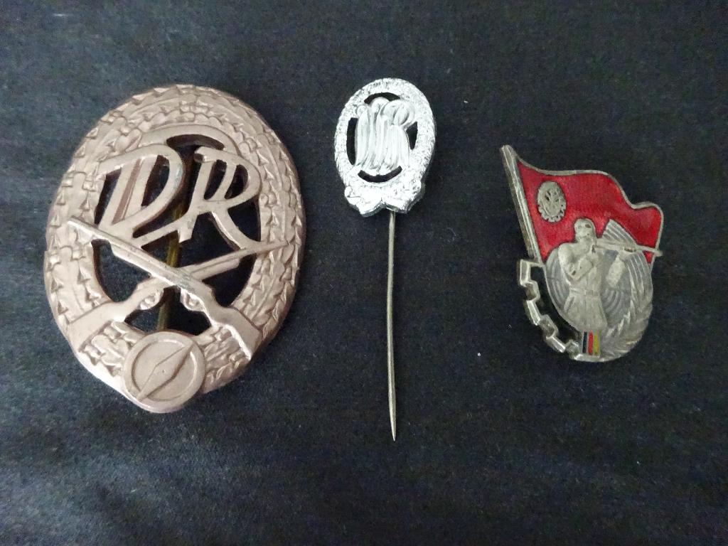 DDR:  GST Mehrkampf - Sporschieten Leistungsabzeichen, Verzamelen, Ophalen of Verzenden, Landmacht, Duitsland, Embleem of Badge