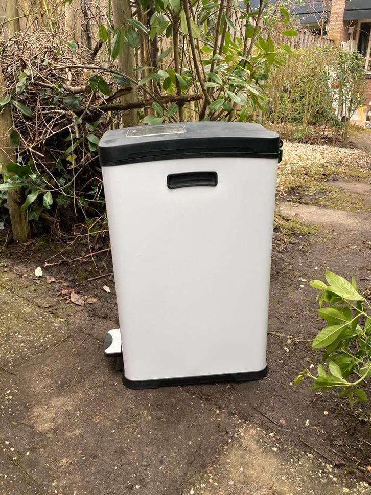 Witte prullenbak 30 liter - EKO, Huis en Inrichting, Woonaccessoires | Prullenbakken, Gebruikt, Rvs, 50 tot 75 cm, 30 tot 40 liter