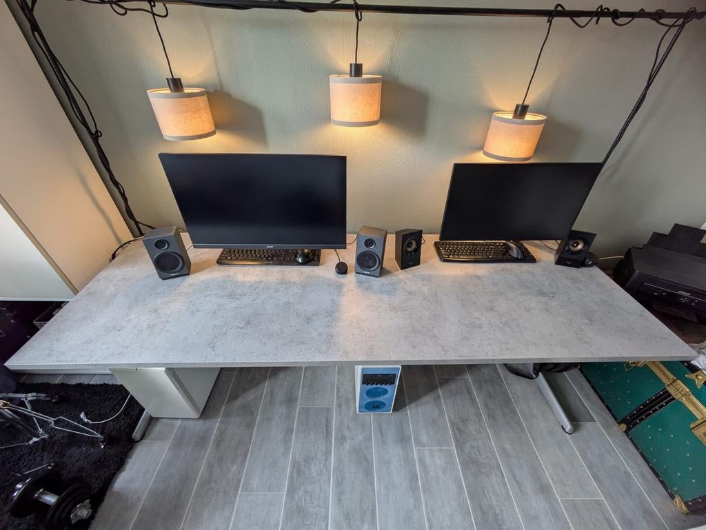 Bureau 220cm x 75cm betonlook, Huis en Inrichting, Bureaus, In hoogte verstelbaar, Spaanplaat of MDF, Zo goed als nieuw, Grijs