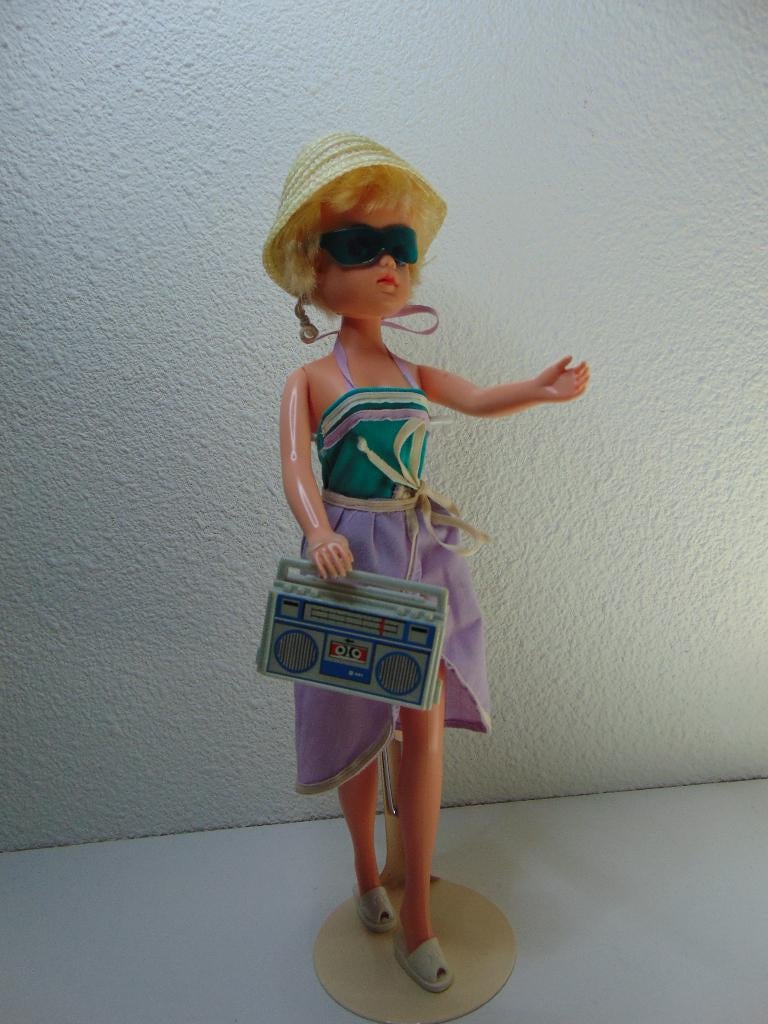 Sindy Barbie vintage pop Holiday Girl, Verzamelen, Poppen, Ophalen of Verzenden, Gebruikt, Pop