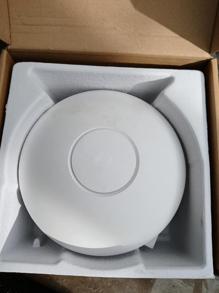 Ubiquiti UAP AC LR Access Point - Defect, Computers en Software, Accesspoints, Niet werkend, Ophalen of Verzenden