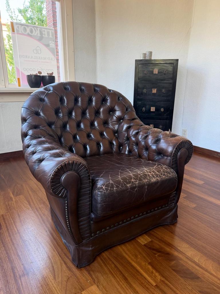 Vintage Chesterfield fauteuil - Bruin leer, Ophalen, Gebruikt, Leer, 75 tot 100 cm