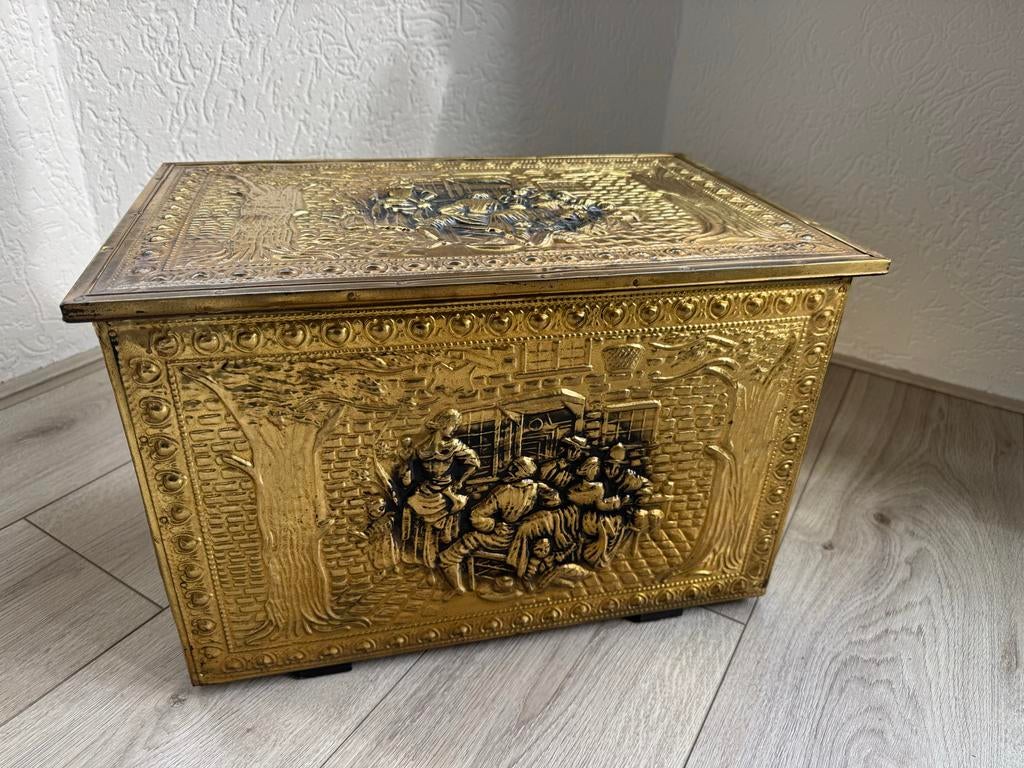 Koperen kist met reliëf, Antiek en Kunst, Antiek | Koper en Brons, Ophalen of Verzenden, Koper