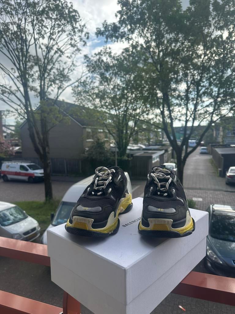Balenciaga Triple S Sneakers Zwart/Geel Maat 40, Ophalen of Verzenden, Gedragen, Zwart, Sneakers of Gympen
