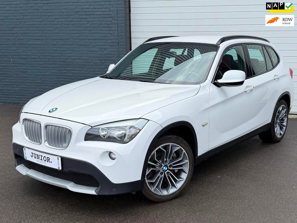 BMW X1 XDrive28i Executive AUTOMAAT/6CILLINDER/CRUISE/NAVI, Auto's, BMW, Euro 5, Stof, Gebruikt, Zwart