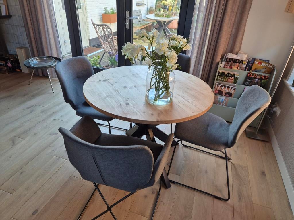 Ronde grenen tafel met metalen spinpoot - 100cm, Huis en Inrichting, Ophalen, Rond, Zo goed als nieuw, Modern