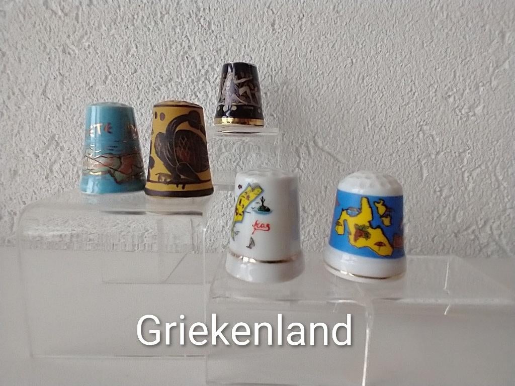 Griekenland prachtige vingerhoedjes in porselein en hout, Ophalen of Verzenden, Zo goed als nieuw, Porselein