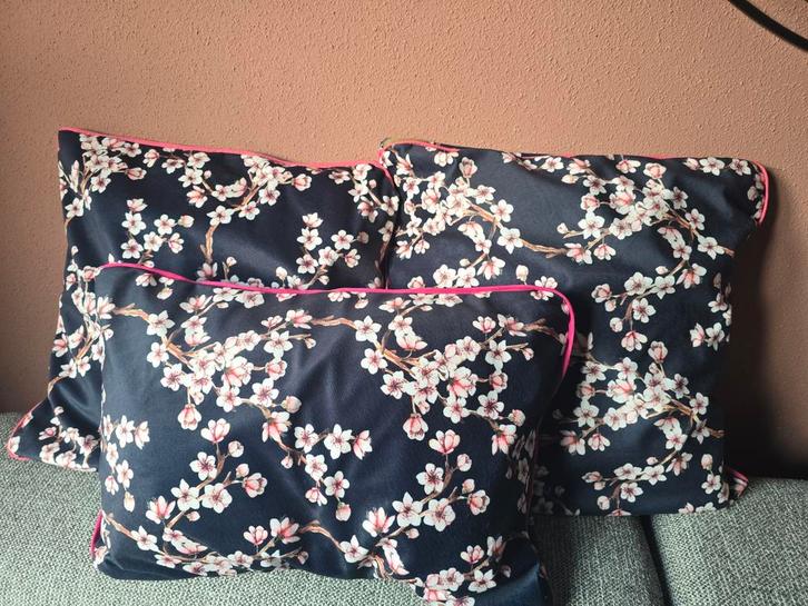 Handgemaakte kussens met sierrand en zachte stof, Huis en Inrichting, Woonaccessoires | Kussens, Nieuw, Overige kleuren, Rechthoekig