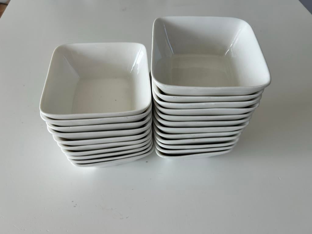 Witte vierkante schaal - Zo goed als nieuw, Ophalen, Porselein of Keramiek, Schaal, Vierkant