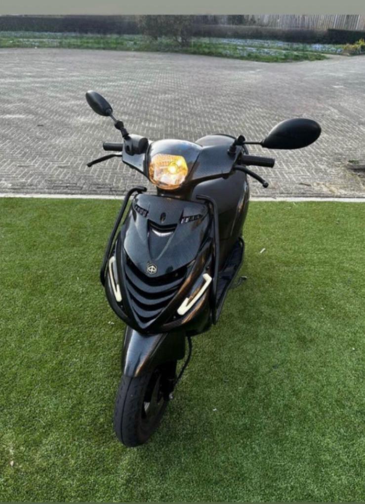 Zip sp + carbon kappen, Fietsen en Brommers, Scooters | Piaggio, Ophalen, Maximaal 45 km/u, Zip, Zo goed als nieuw