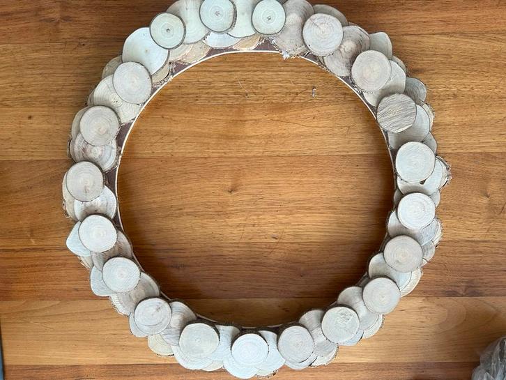 Krans van houtschijfjes - ca. 43cm doorsnede, Huis en Inrichting, Woonaccessoires | Kransen, Nieuw, Verzenden