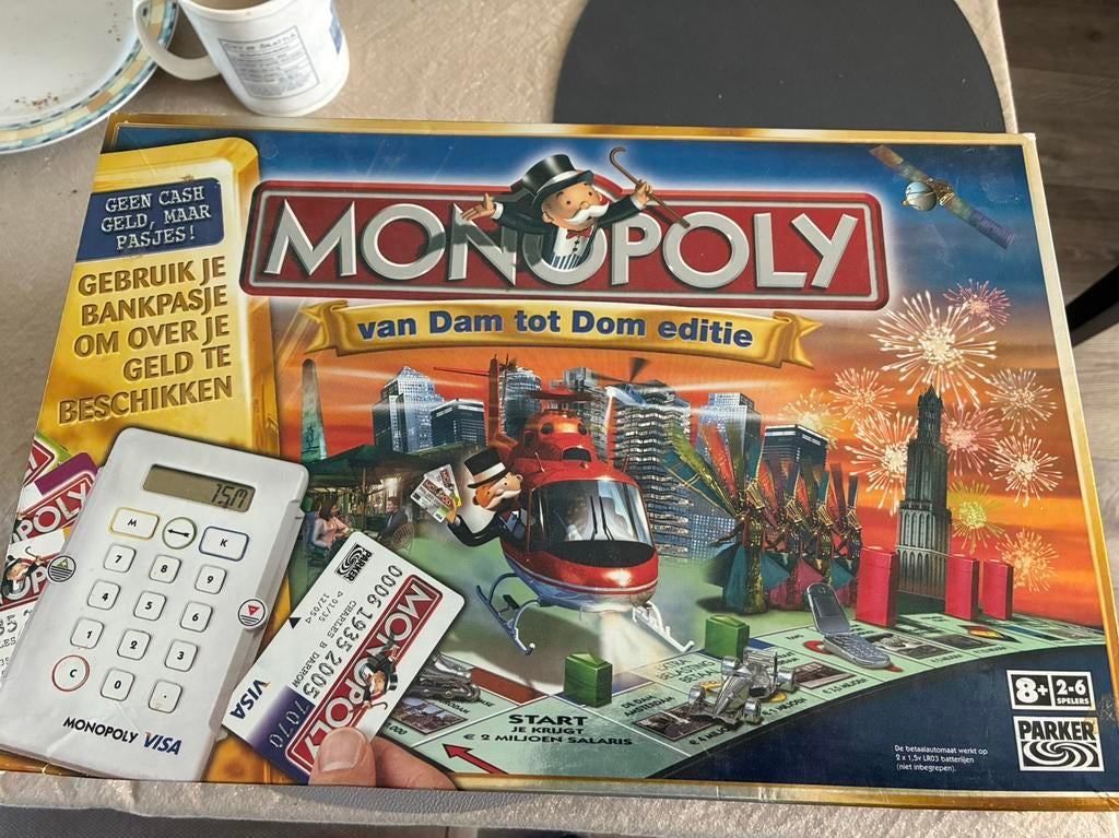 Monopoly Van dam tot dom editie, Hobby en Vrije tijd, Gezelschapsspellen | Bordspellen, Ophalen of Verzenden, Zo goed als nieuw
