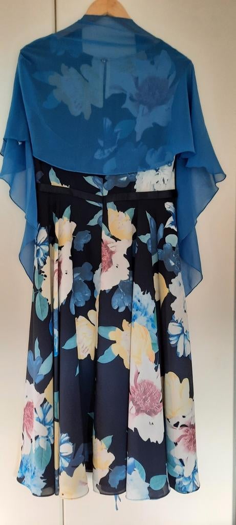 Prachtige feestjurk maat 38 met stola 1 maal gedragen, Kleding | Dames, Maat 38/40 (M), Galajurk, Blauw, Ophalen of Verzenden
