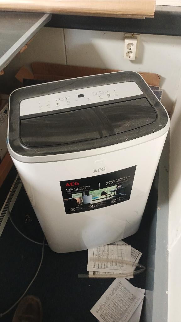 AEG Mobiele Airco + Afvoerslang + Afstandsbediening, Ophalen, Minder dan 60 m³, 3 snelheden of meer, Zo goed als nieuw