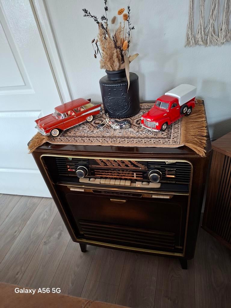 Aangeboden prachtig gerestaureerd radiomeubel van greatz, Ophalen of Verzenden