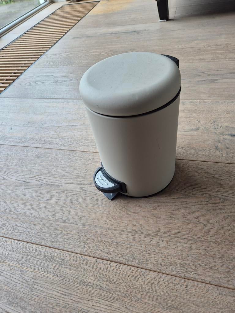 Compacte pedaalemmer - ideaal voor kleine ruimtes, Ophalen, Kunststof, Gebruikt, Met pedaal