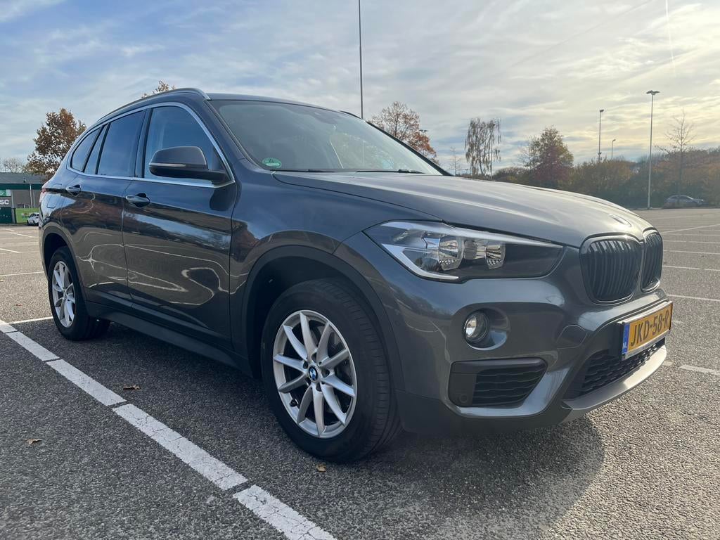 BMW X1 sDrive20i 192pk Aut 2018 Advantage Business Package, Auto's, BMW, 1998 cc, Stof, 1800 kg, Euro 6