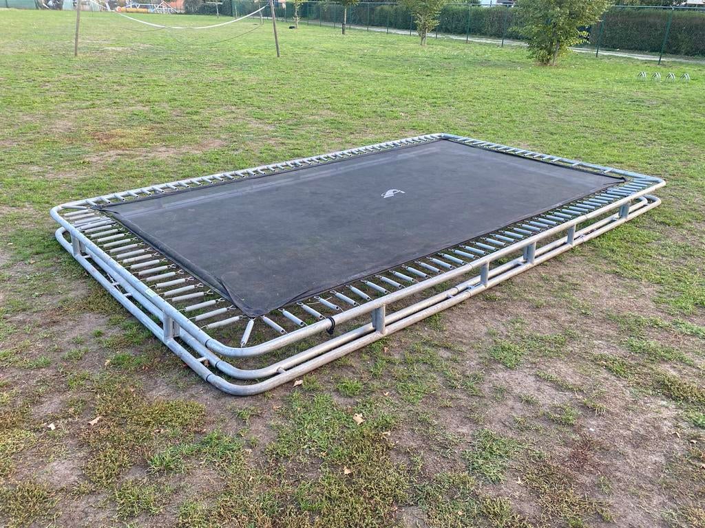 Akrobat pro trampoline 520x305 “flat to the ground”, Kinderen en Baby's, Speelgoed | Buiten | Trampolines, Ophalen, Gebruikt