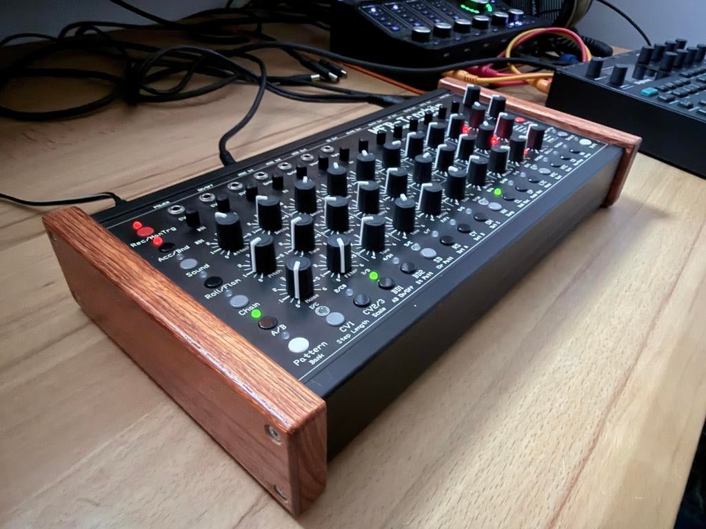MFB Tanzbär Drum Machine - Analoge Drummachine, Muziek en Instrumenten, Drumcomputers, Ophalen, Zo goed als nieuw, Overige merken