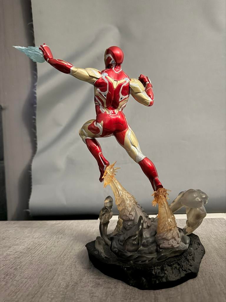 Marvel Iron Man beeld/statue 30CM hoog, Verzamelen, Beelden en Beeldjes, Zo goed als nieuw, Ophalen of Verzenden