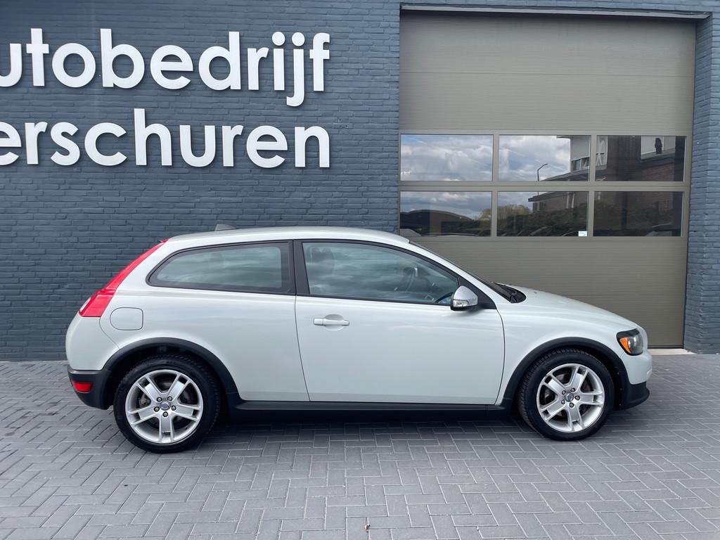 Volvo C30 2.4i Momentum trekhaak navi clima, Auto's, Volvo, Voorwielaandrijving, Stof, Gebruikt, 700 kg