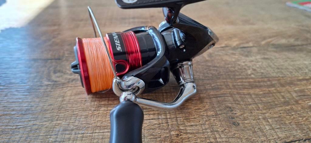 Shimano sienna 2500, Watersport en Boten, Hengelsport | Roofvissen, Ophalen of Verzenden, Zo goed als nieuw, Molen