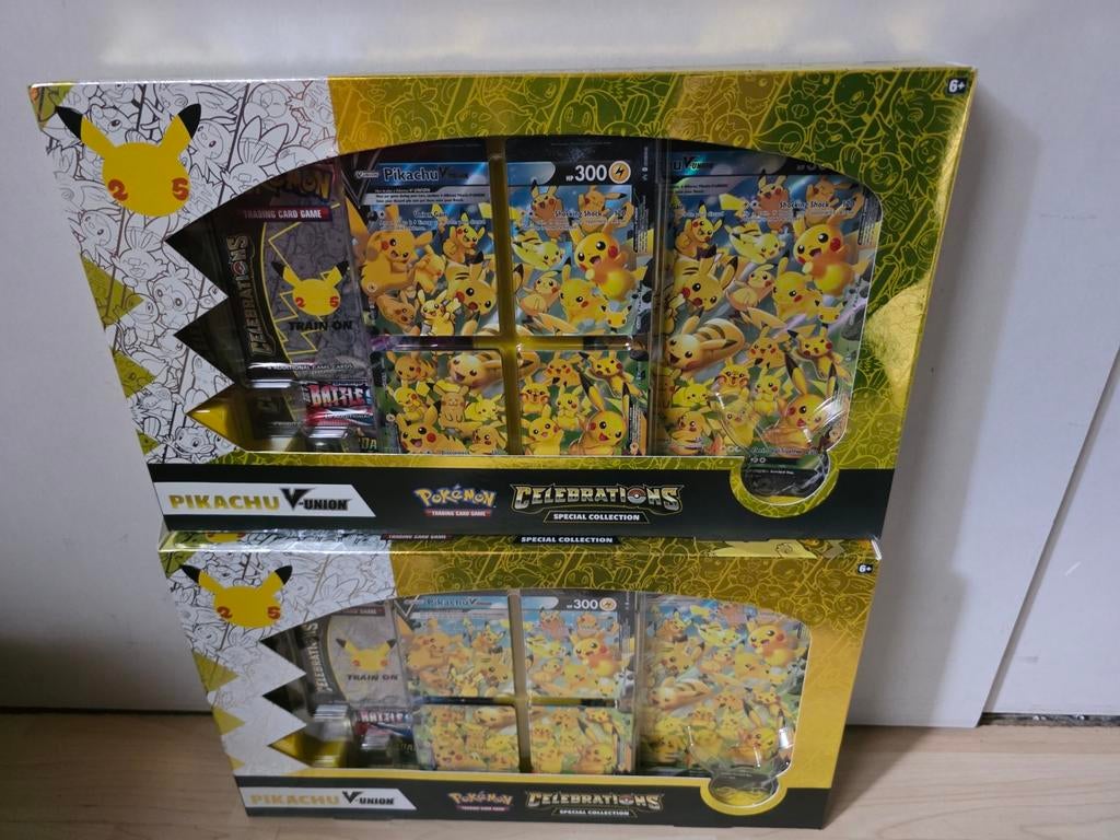 2x pokemon celebrations pikachu v-union collection, Hobby en Vrije tijd, Verzamelkaartspellen | Pokémon, Ophalen of Verzenden