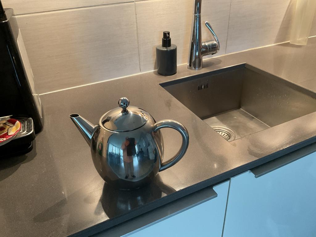 Dubbelwandige theepot in Nieuwstaat, Theepot/fluitketel, Zilver, Ophalen of Verzenden, Zo goed als nieuw