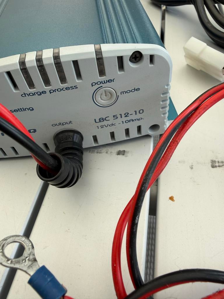 Xenteq LBC 512-10 acculader 12Vdc - 10Amp, Auto-onderdelen, Accu's en Toebehoren, Ophalen of Verzenden, Gebruikt, Universele onderdelen