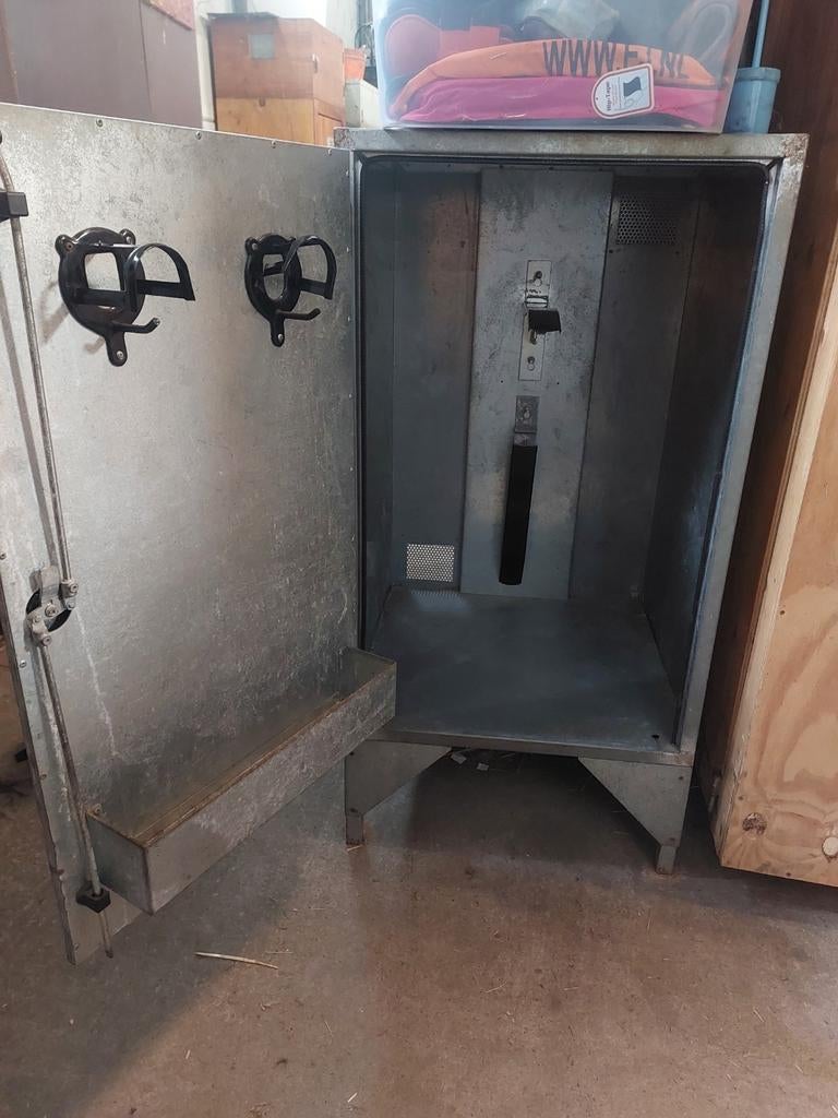 Te koop paardenkast, zadelkast, concourskast verrijdbaar, Dieren en Toebehoren, Ophalen, Gebruikt, Overige soorten
