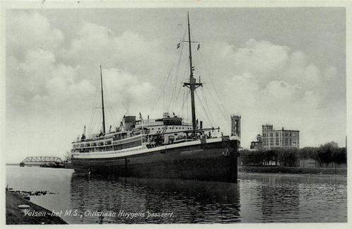 Velsen - het M.S. Christiaan Huygens passeert. - 193?9 gelop, Verzamelen, Ansichtkaarten | Nederland, Gelopen, Noord-Holland, 1920 tot 1940