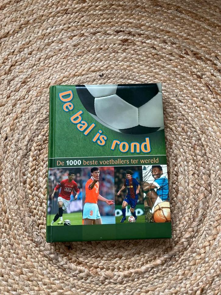 Voetbalboek: De 1000 beste voetballers ter wereld, Boeken, Sportboeken, Zo goed als nieuw, Balsport, Ophalen of Verzenden