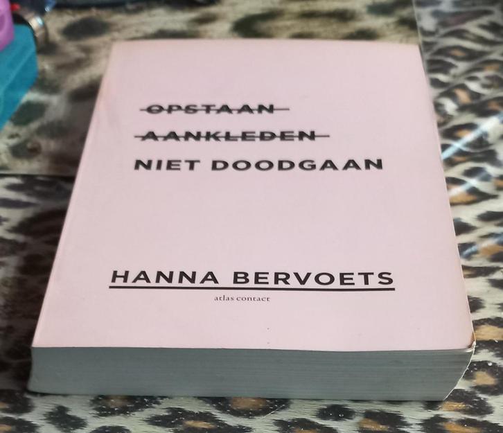 Opstaan aankleden niet doodgaan van Hanna Bervoets, Boeken, Essays, Columns en Interviews, Gelezen, Eén auteur, Ophalen of Verzenden