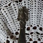 Briefopener verzilverd melkmeisje hooikaas, Ophalen of Verzenden