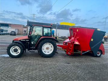 New holland lt 100 + 8 kuups voermengwagen beschikbaar voor biedingen
