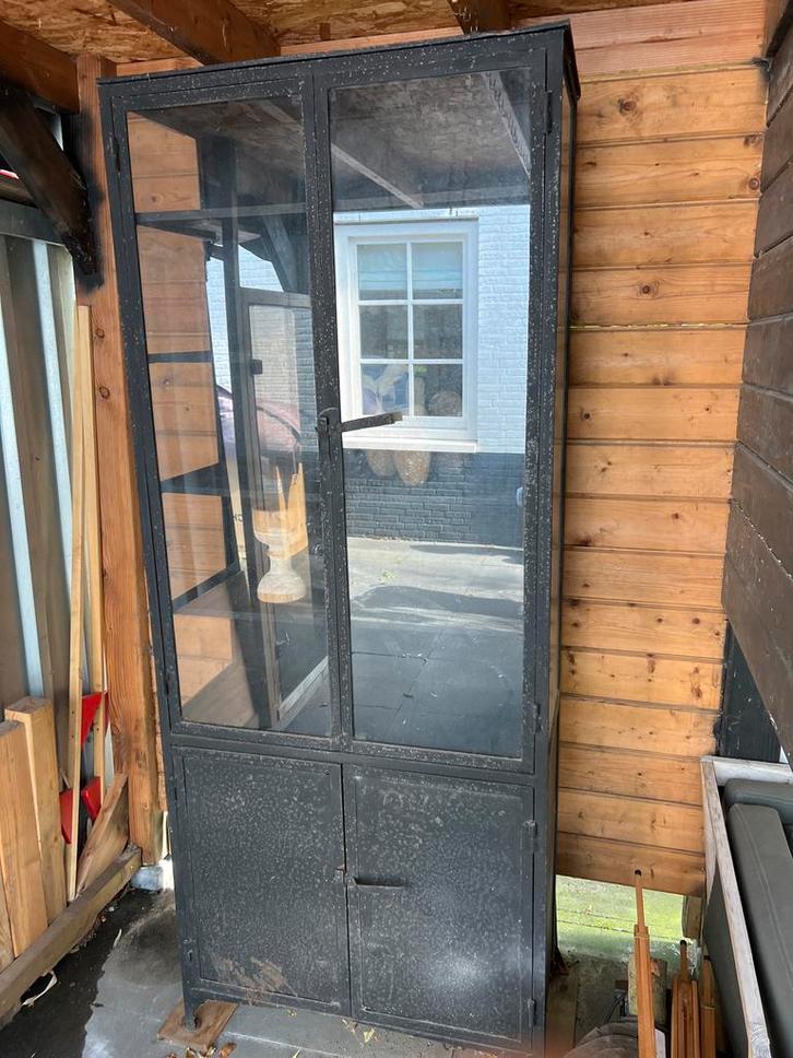 Stalen Vitrinekast Industrieel Design, Huis en Inrichting, Kasten | Vitrinekasten, Gebruikt, 200 cm of meer, 50 tot 100 cm, 25 tot 50 cm