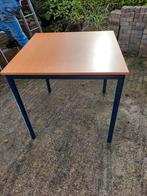 2 vierkante tafels, Ophalen, Zo goed als nieuw