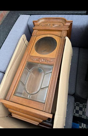 Klokkenkasten van hout (antiek) beschikbaar voor biedingen