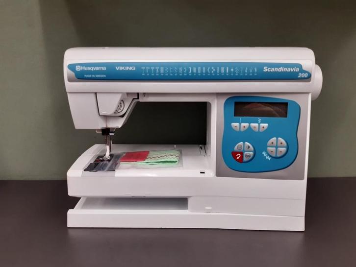 Husqvarna Scandinavia 200, Hobby en Vrije tijd, Naaimachines en Toebehoren, Zo goed als nieuw, Naaimachine, Husqvarna, Ophalen of Verzenden
