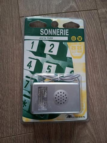 Het telefoonalarm met licht en geluid

 beschikbaar voor biedingen