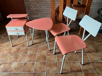 Sixties slaapkamer nachtkastje- tafeltje-stoelen  beschikbaar voor biedingen