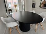 Mooie ovale zwarte eettafel, Huis en Inrichting, Tafels | Eettafels, 100 tot 150 cm, Ophalen of Verzenden, Zo goed als nieuw, Vijf personen of meer